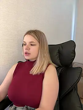KimEvanss online show from June 21, 2026, 5:32 am
