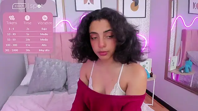 AURORAMILLSS online show from April 17, 2026, 3:20 am