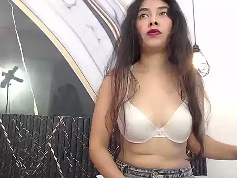 Snapshot of Vanessa_Lune chatting on April 30, 2026, 12:44 pm Vanessa Lune online show from April 30, 2026, 12:44 pm