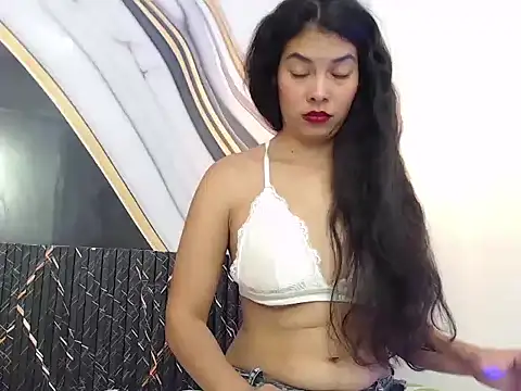 Snapshot of Vanessa_Lune chatting on May 4, 2026, 12:45 pm Vanessa Lune online show from May 4, 2026, 12:45 pm