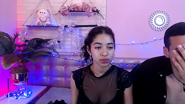 Aronandmoli69 online show from April 23, 2026, 12:29 pm