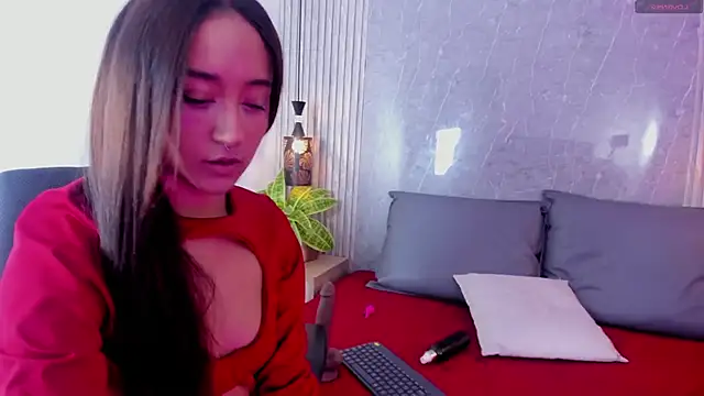Sweetlittle luna online show from May 16, 2026, 7:56 pm