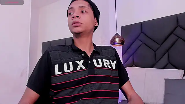 Snapshot of Axel_marcus chatting on April 25, 2026, 7:11 pm Axel marcus online show from April 25, 2026, 7:11 pm