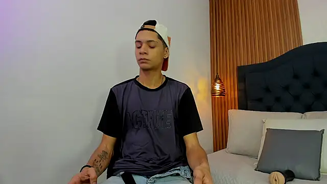 Snapshot of Axel_marcus chatting on May 4, 2026, 7:32 pm Axel marcus online show from May 4, 2026, 7:32 pm