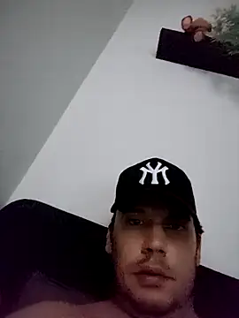 HugoEspada1 online show from April 14, 2026, 5:41 pm