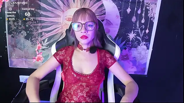LaxiViolet online show from July 3, 2026, 8:15 pm