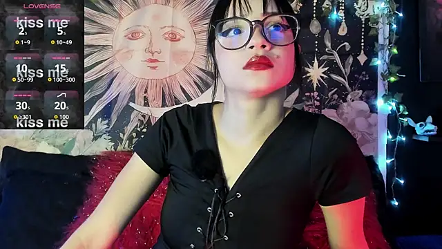 LaxiViolet online show from July 31, 2026, 4:06 pm