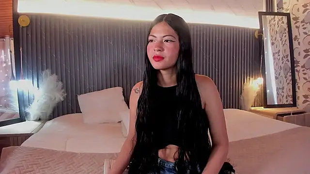 zoe castillo online show from April 21, 2026, 8:01 pm
