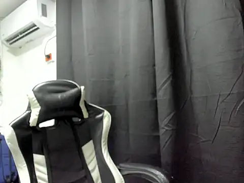 Snapshot of lunallena_17 chatting on June 22, 2026, 1:30 pm lunallena 17 online show from June 22, 2026, 1:30 pm