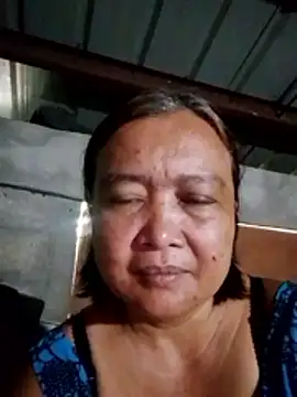 jeanyummytits online show from April 21, 2026, 11:18 pm