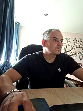 Snapshot of Piotr481 chatting on July 24, 2026, 3:32 pm Piotr481 online show from July 24, 2026, 3:32 pm