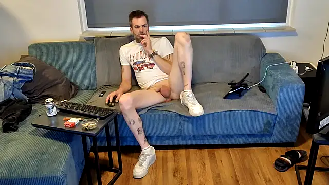 Snapshot of Bttmboyexhibitionist chatting on May 5, 2026, 5:37 am Bttmboyexhibitionist online show from May 5, 2026, 5:37 am