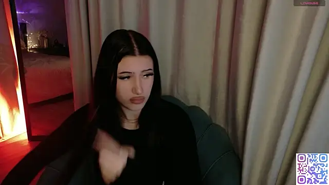 HazelHayesss online show from April 18, 2026, 3:49 pm