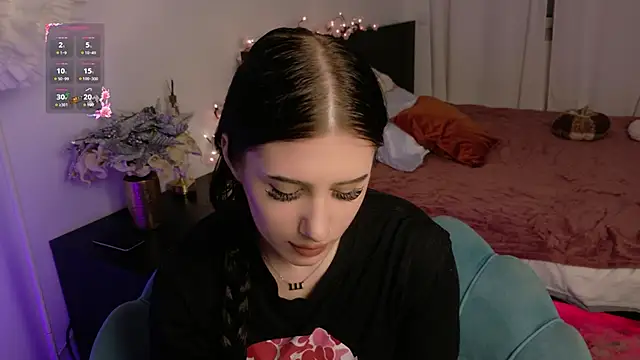 HazelHayesss online show from June 4, 2026, 4:24 pm
