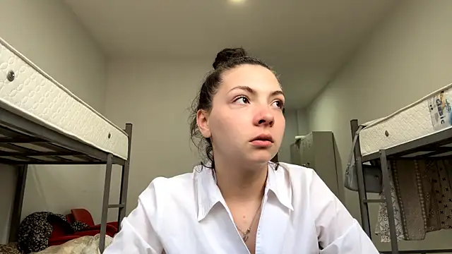 SharieLangan online show from April 15, 2026, 3:52 pm