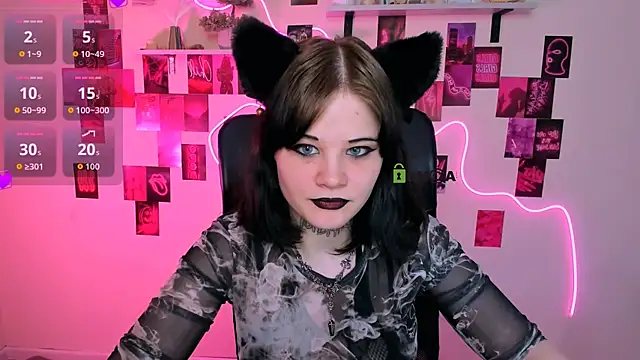 nikki kiss  online show from May 22, 2026, 10:21 am