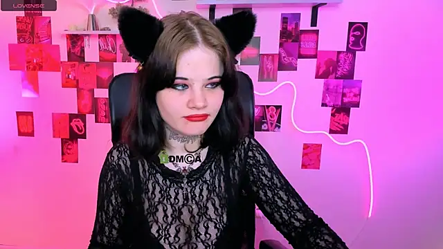 nikki kiss  online show from May 27, 2026, 9:17 am