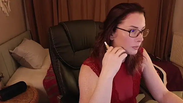 Snapshot of Sharon_Red chatting on December 7, 2024, 6:37 pm Sharon Red online show from December 7, 2024, 6:37 pm