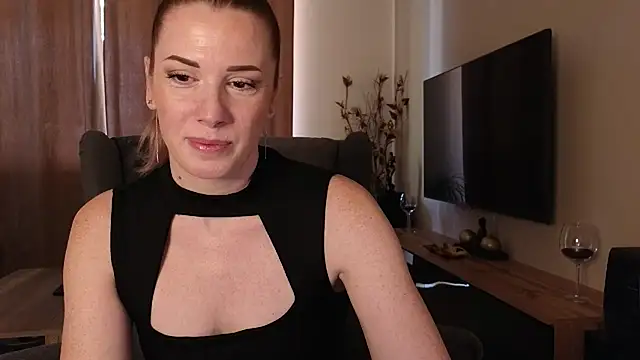 Snapshot of Sharon_Red chatting on February 17, 2025, 10:07 am Sharon Red online show from February 17, 2025, 10:07 am