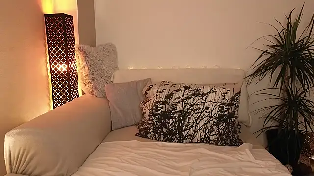 Snapshot of Sharon_Red chatting on February 17, 2025, 6:15 pm Sharon Red online show from February 17, 2025, 6:15 pm