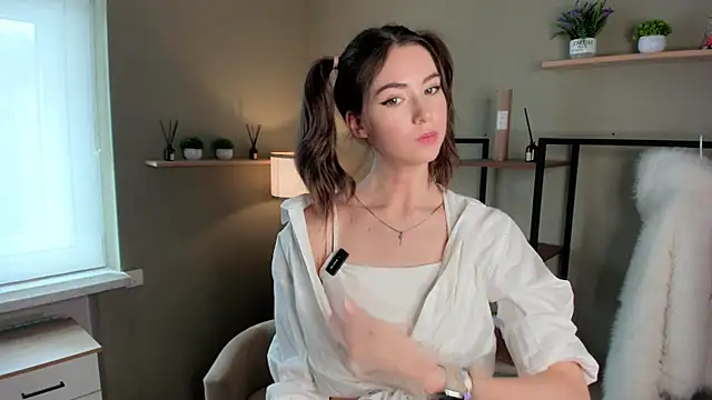 Snapshot of Peaches_Peaches chatting on April 21, 2026, 9:48 am Peaches Peaches online show from April 21, 2026, 9:48 am