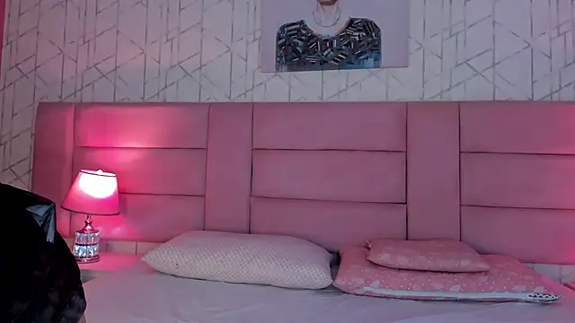 BellaViixen online show from April 18, 2026, 8:42 pm