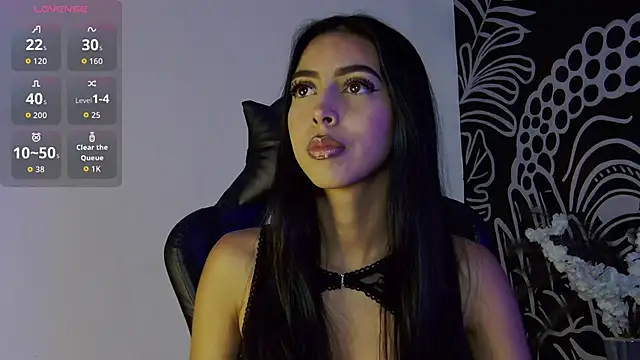 Mia Gloww  online show from April 22, 2026, 8:10 pm