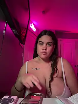 Islandmamita online show from July 5, 2026, 5:25 am