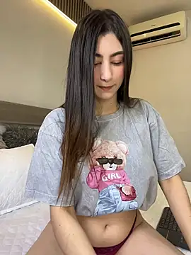 Snapshot of evelyn_hills chatting on July 12, 2026, 2:41 pm evelyn hills online show from July 12, 2026, 2:41 pm
