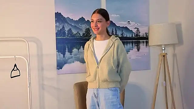 NatashaRieker online show from April 15, 2026, 9:38 am