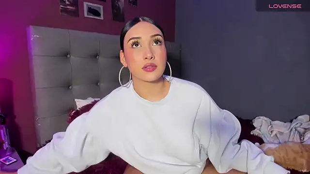 Charlotte james1 online show from April 17, 2026, 12:46 am