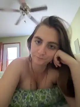 prettykitttty online show from April 14, 2026, 7:31 pm