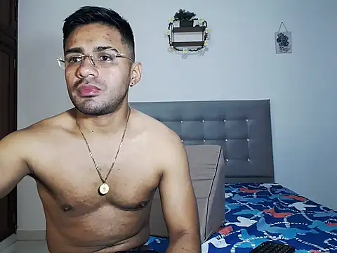 zeussexyhot online show from April 21, 2026, 9:17 pm