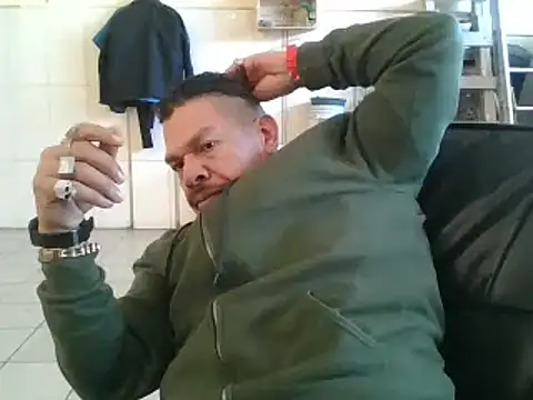 Snapshot of Oskr2024XXX chatting on February 10, 2025, 9:36 pm Oskr2024XXX online show from February 10, 2025, 9:36 pm