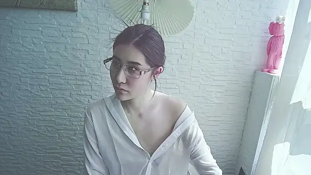 Luna5211 online show from April 22, 2026, 6:05 am