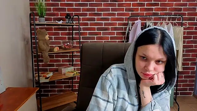 BrendaaWarren online show from April 19, 2026, 9:19 am