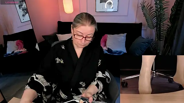 Snapshot of Alexandra_Kind chatting on June 3, 2026, 8:58 pm Alexandra Kind online show from June 3, 2026, 8:58 pm