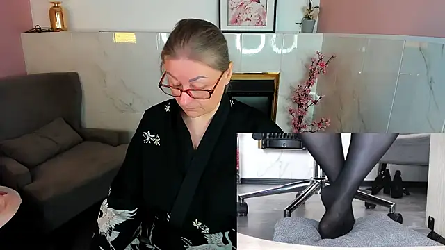 Snapshot of Alexandra_Kind chatting on June 16, 2026, 1:47 pm Alexandra Kind online show from June 16, 2026, 1:47 pm