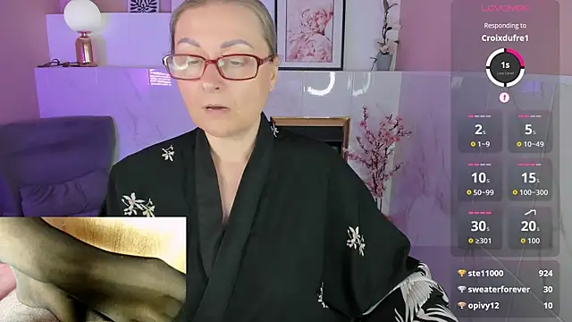 Snapshot of Alexandra_Kind chatting on June 24, 2026, 1:59 am Alexandra Kind online show from June 24, 2026, 1:59 am