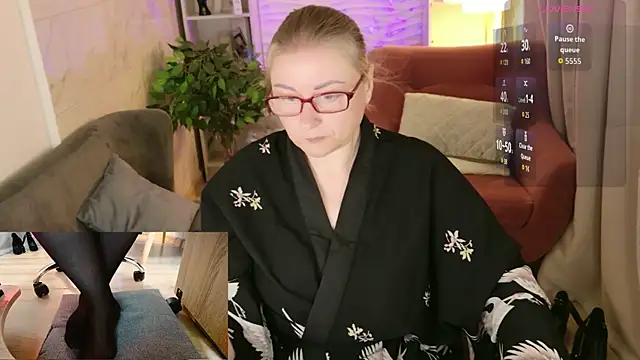 Snapshot of Alexandra_Kind chatting on June 30, 2026, 1:45 pm Alexandra Kind online show from June 30, 2026, 1:45 pm