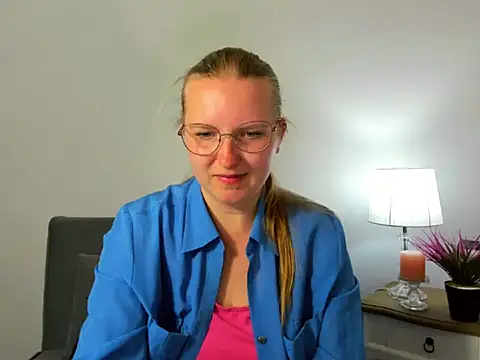 Snapshot of RoseTeacherX chatting on April 30, 2026, 5:19 pm RoseTeacherX online show from April 30, 2026, 5:19 pm