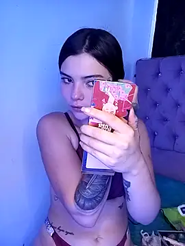 Dollce-fox online show from April 18, 2026, 7:58 pm