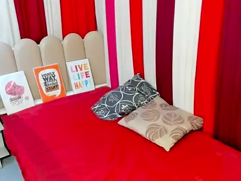 Snapshot of Seductive_aliyah chatting on April 26, 2026, 6:44 am Seductive aliyah online show from April 26, 2026, 6:44 am