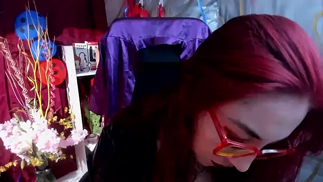 Queenscarlettsecret online show from July 6, 2026, 1:41 pm