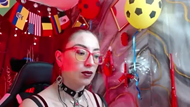Queenscarlettsecret online show from July 16, 2026, 1:06 pm