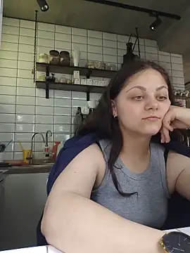 Snapshot of _Mikky_lil_ chatting on May 18, 2026, 8:31 am Mikky lil online show from May 18, 2026, 8:31 am