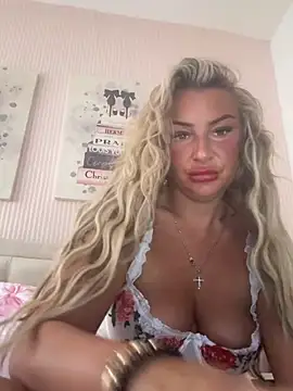 Naughtyhousewife x online show from July 26, 2026, 5:53 pm