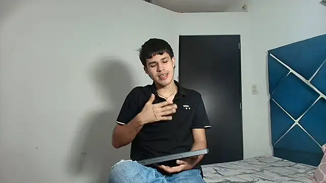 Snapshot of EdwinBoys chatting on June 26, 2026, 1:04 pm EdwinBoys online show from June 26, 2026, 1:04 pm