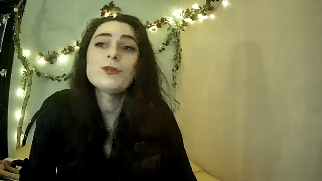 Snapshot of missclochette chatting on April 21, 2026, 12:00 pm missclochette online show from April 21, 2026, 12:00 pm