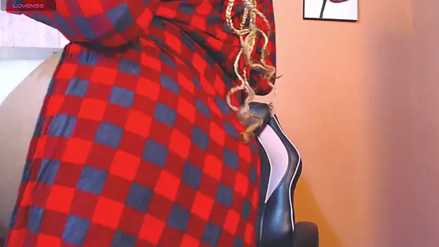 Candy Williamss online show from April 17, 2026, 7:39 pm